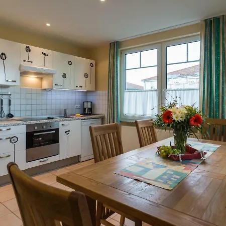 - Strandstr. 24 Apartman *